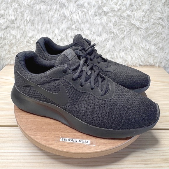 Nike Tanjun All Black Running Shoes Sneakers Casual Minimalist Style Mens 10.5 - Picture 1 of 9